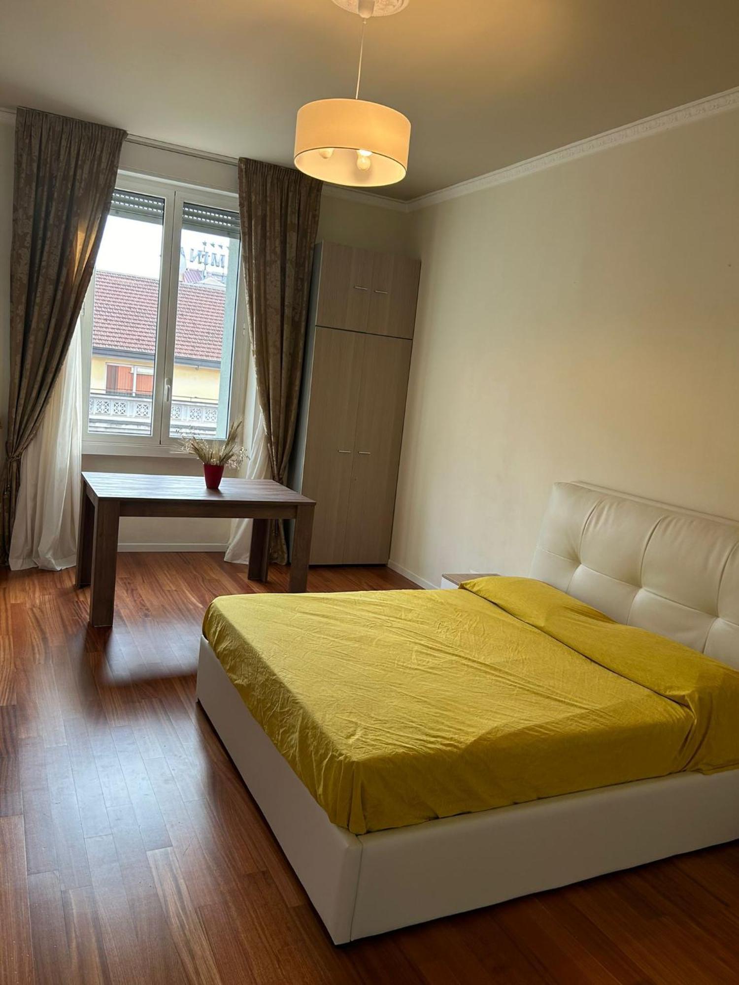 Station Apartment *